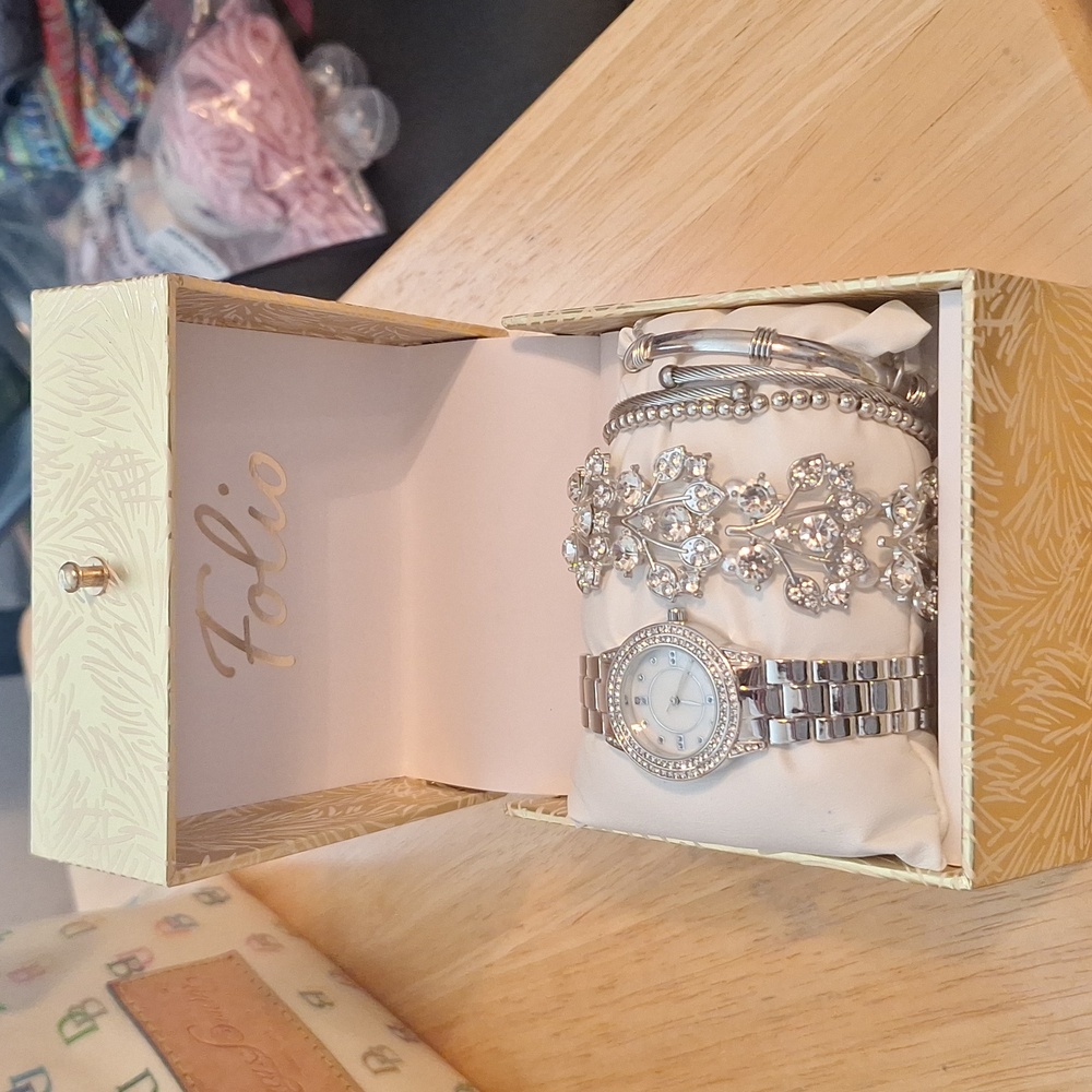 Woman's three hand silver tone watch Gift set